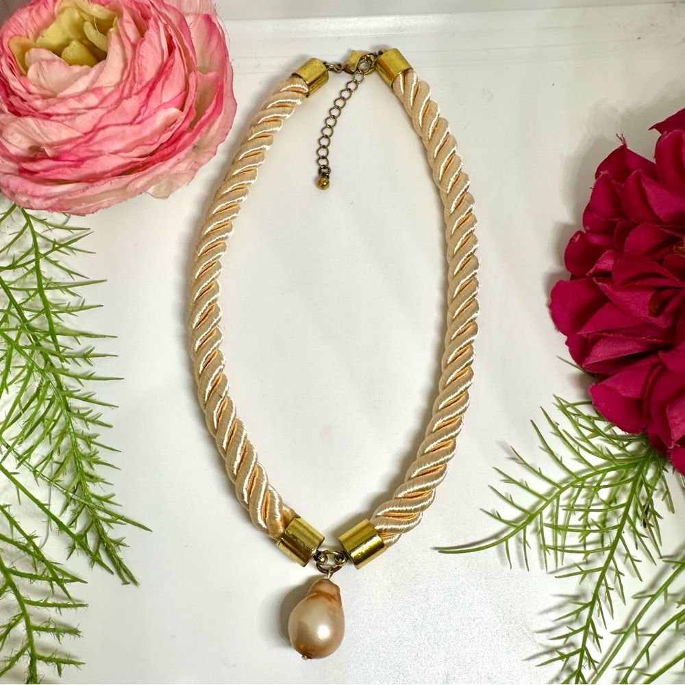 VINTAGE⚜️Satin Rope Choker Necklace With Real Baroque Pearl - Picture 3 of 8